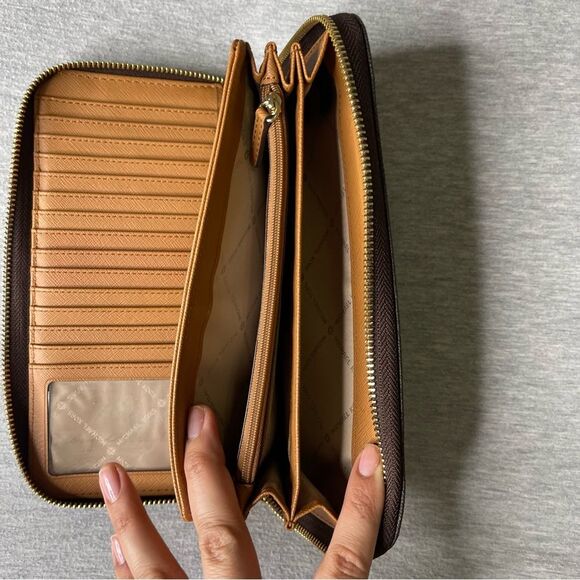 Michael Kors Signature Jet Set Continental Leather Zip Wallet - Picture 6 of 12